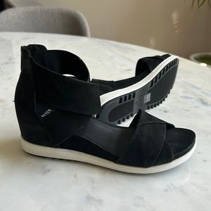 NWT Eileen fisher sandal
